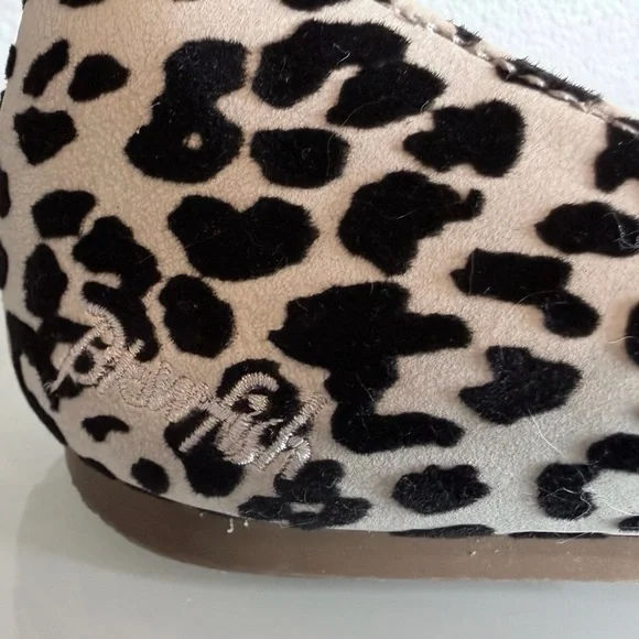Malibu Blowfish Women's Leopard Print Flats - Picture 3 of 14